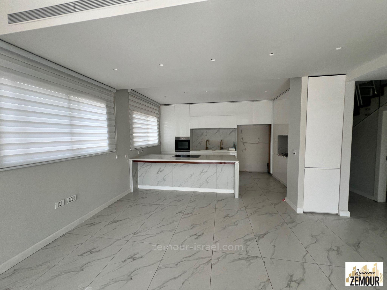 Cobertura 6 cômodos Raanana Perto de Yad Labanim 60-IBL-1352