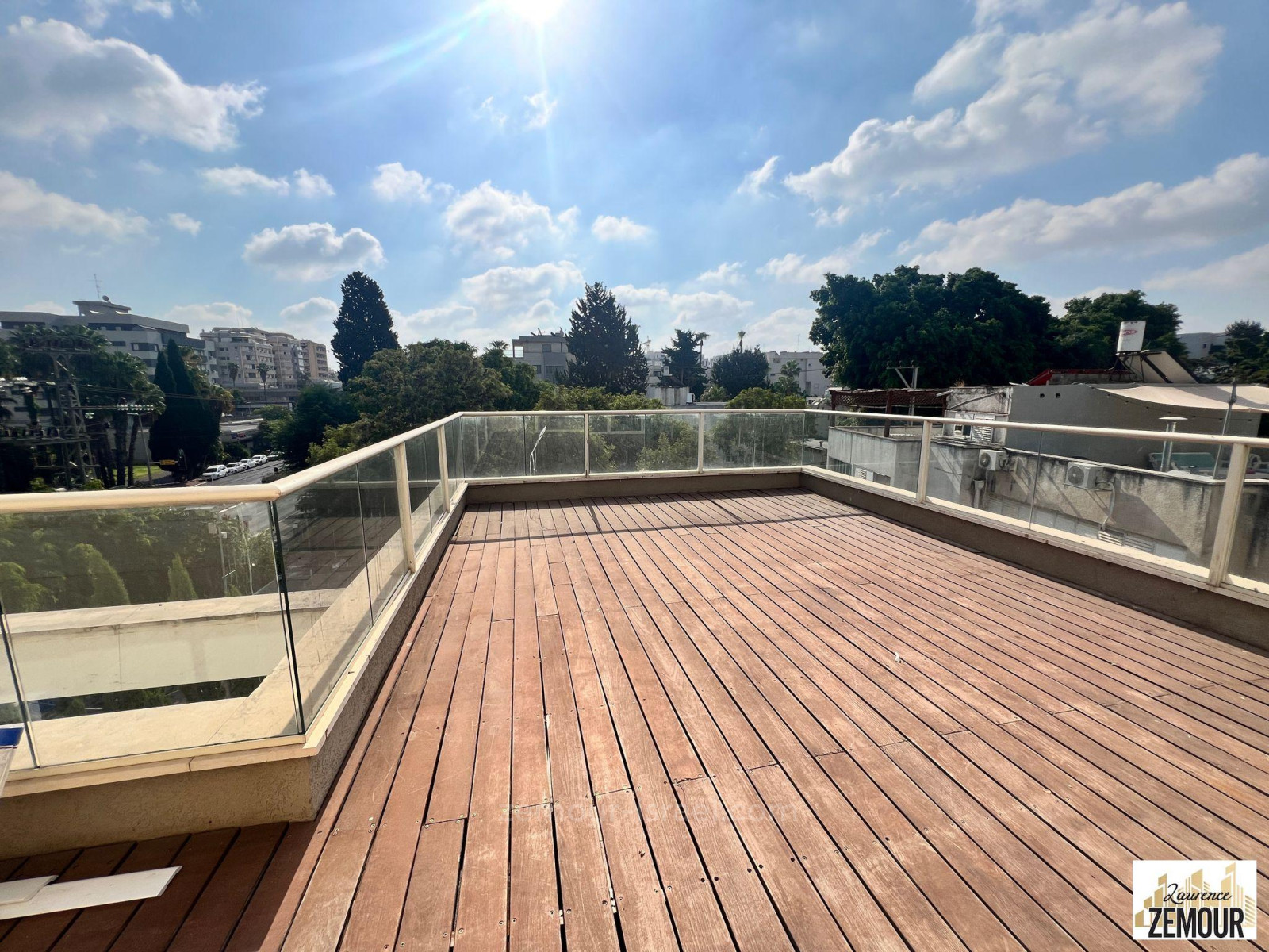 Cobertura 6 cômodos Raanana Perto de Yad Labanim 60-IBL-1352