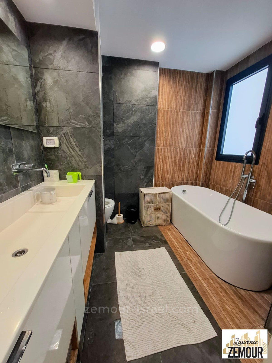 Apartamento 5 cômodos Raanana Est 60-IBL-1354