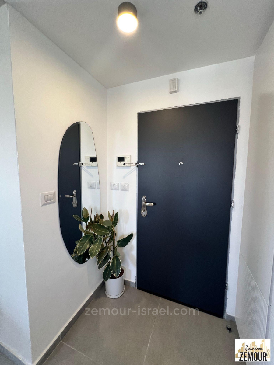 Apartamento 4 cômodos Raanana Est 60-IBL-1357