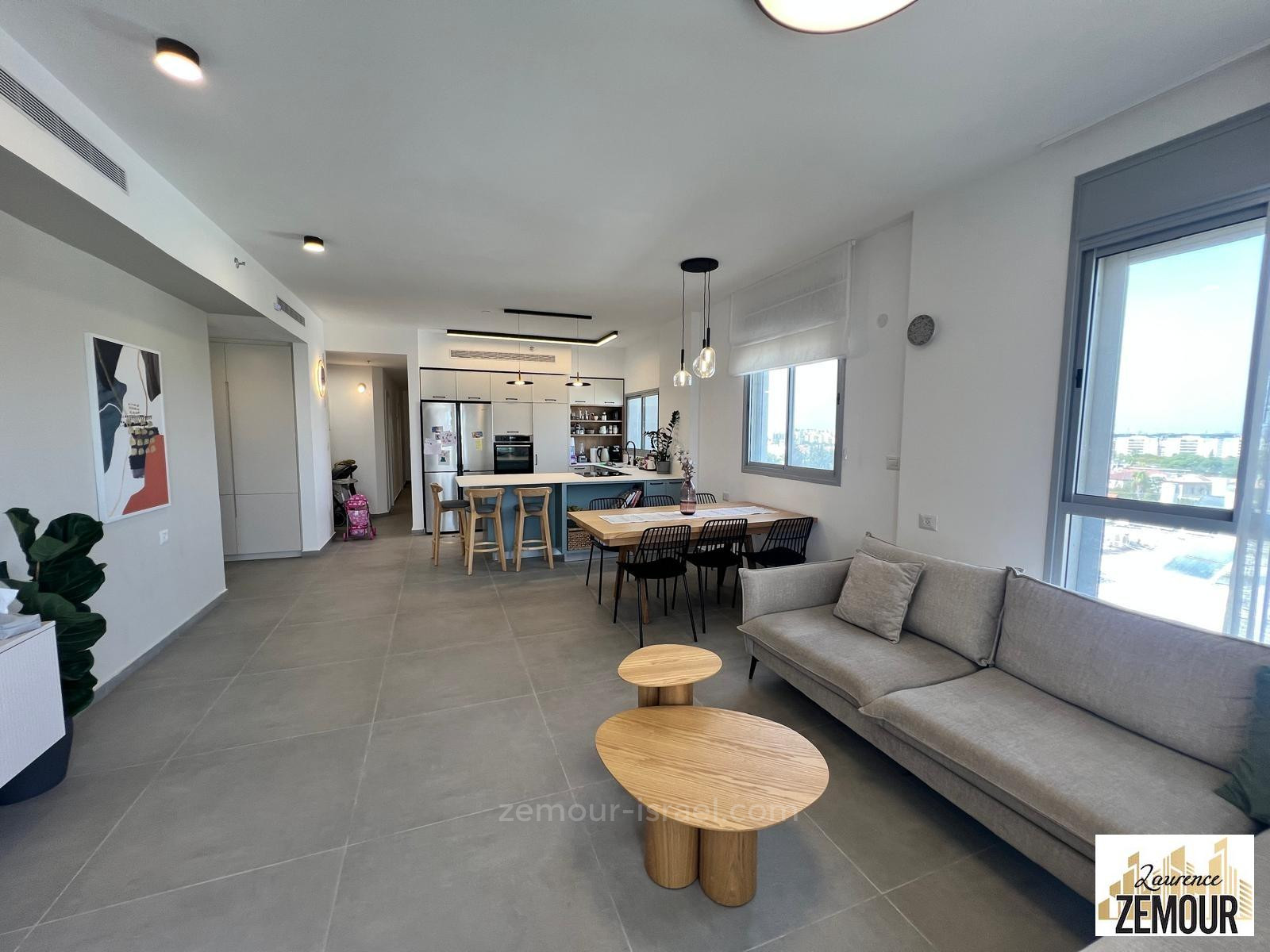 Apartamento 4 cômodos Raanana Est 60-IBL-1357