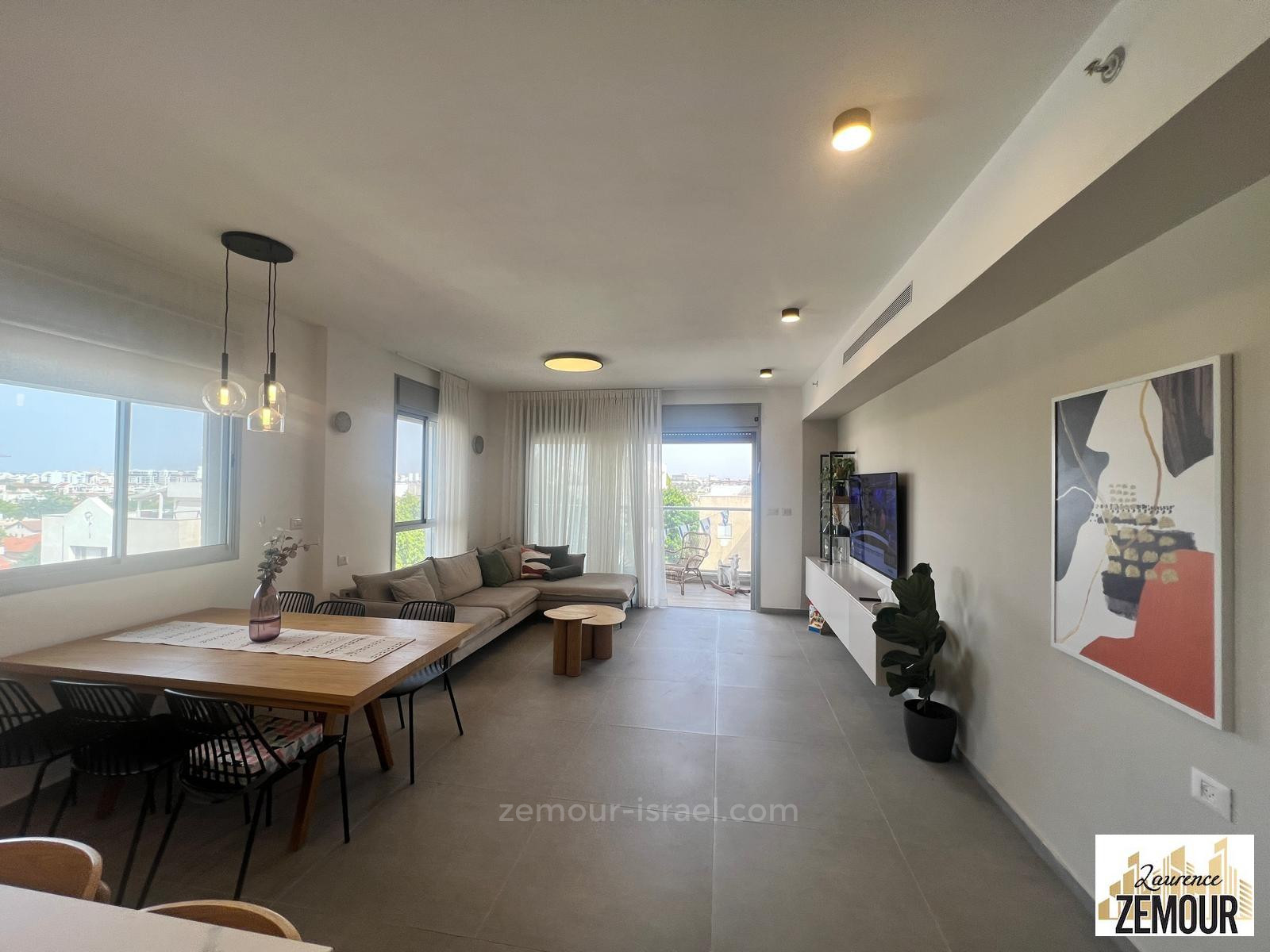 Apartamento 4 cômodos Raanana Est 60-IBL-1357