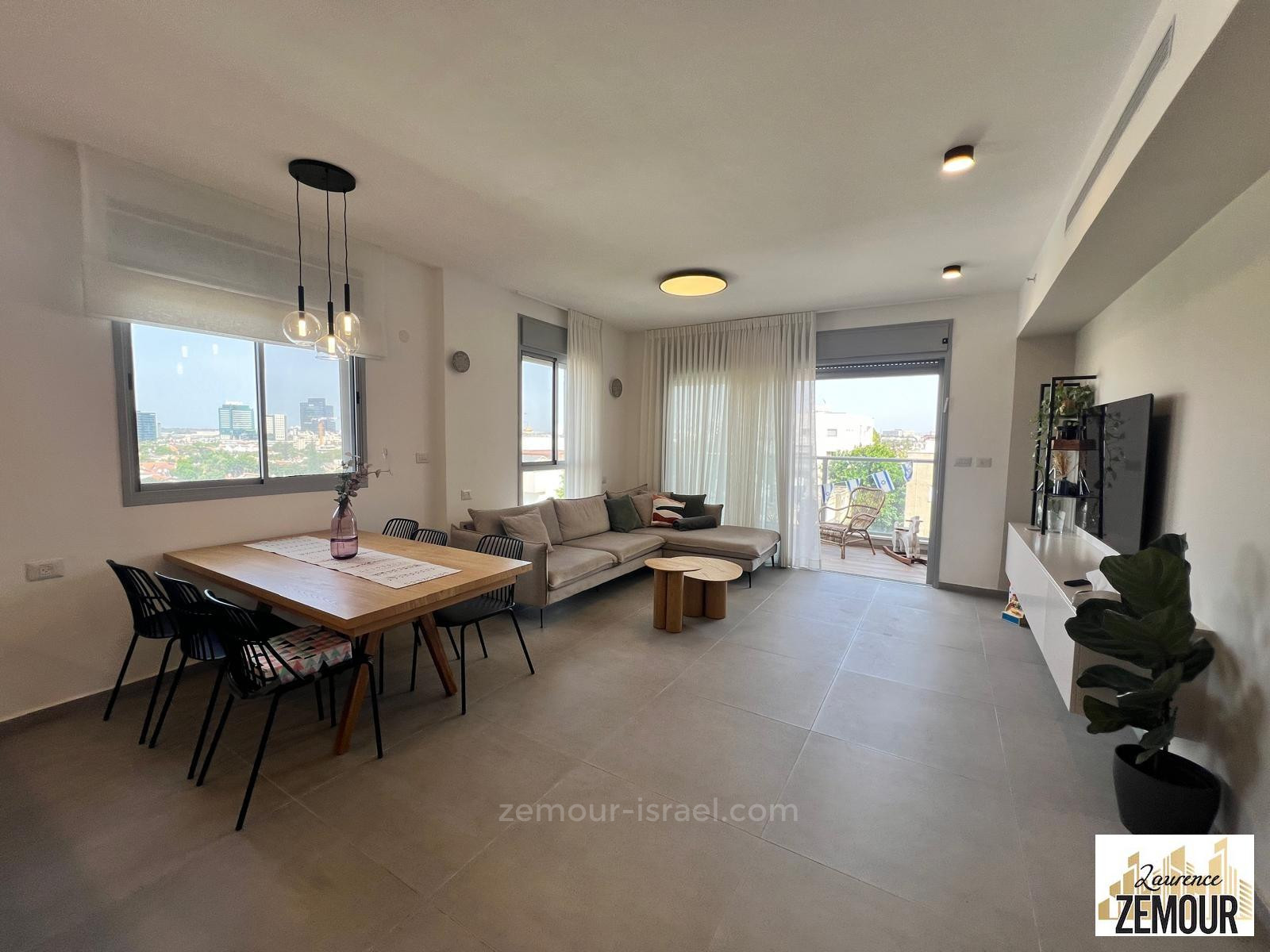 Apartamento 4 cômodos Raanana Est 60-IBL-1357