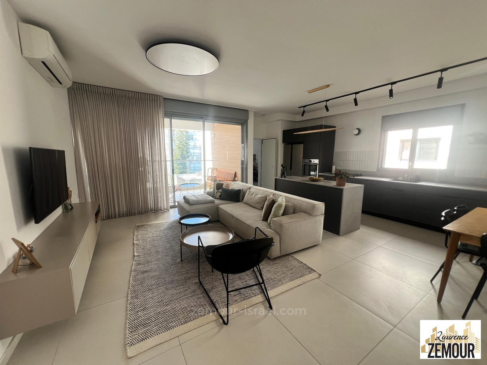 Apartamento 4 cômodos Raanana Est 60-IBL-1364