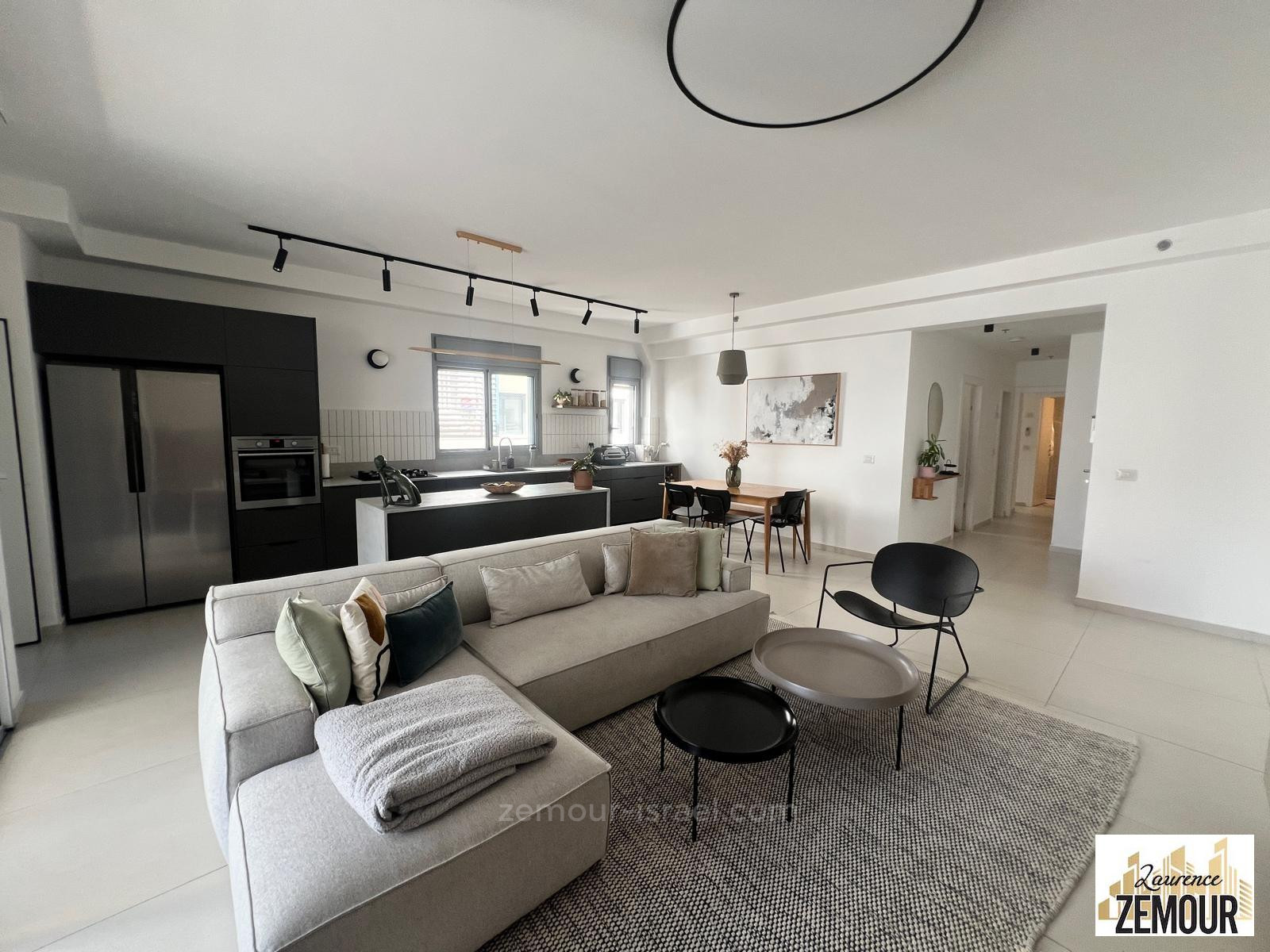 Apartamento 4 cômodos Raanana Est 60-IBL-1364