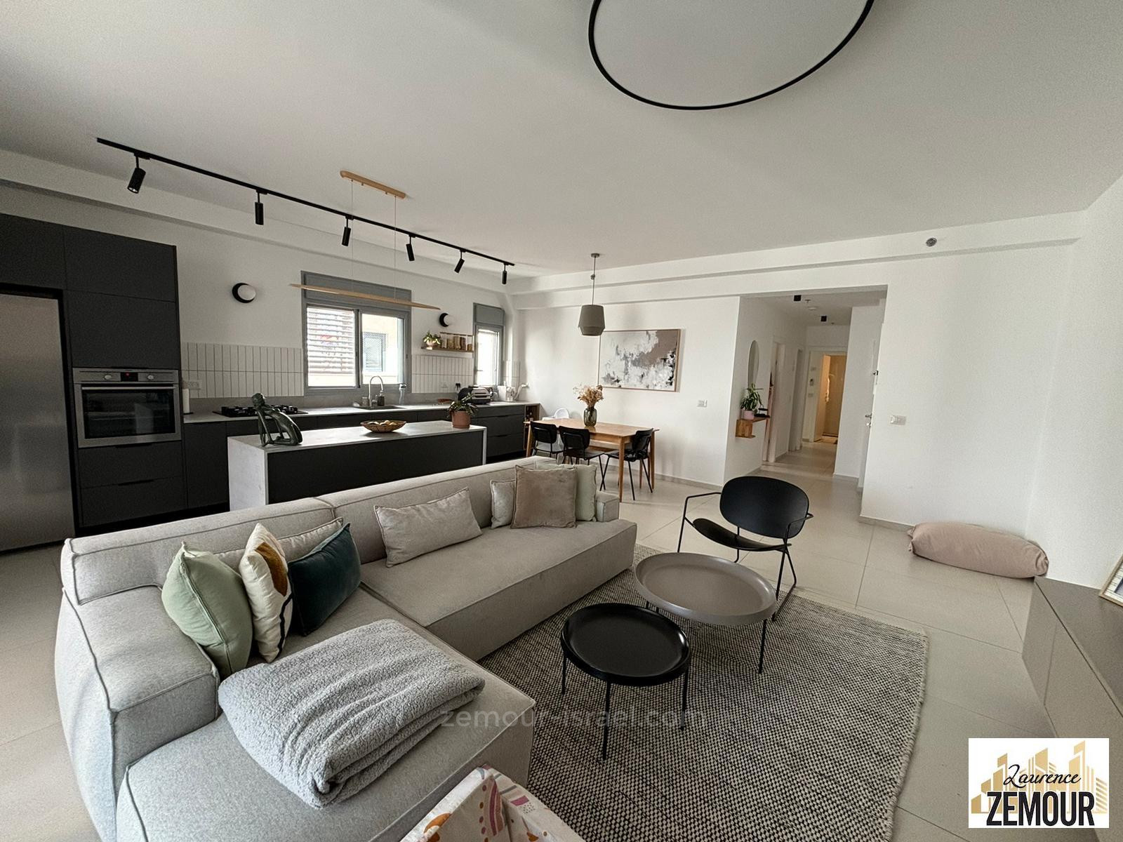 Apartamento 4 cômodos Raanana Est 60-IBL-1364