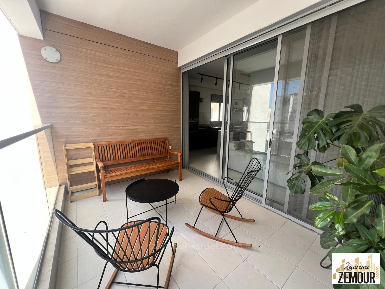 Apartamento 4 cômodos Raanana Est 60-IBL-1364