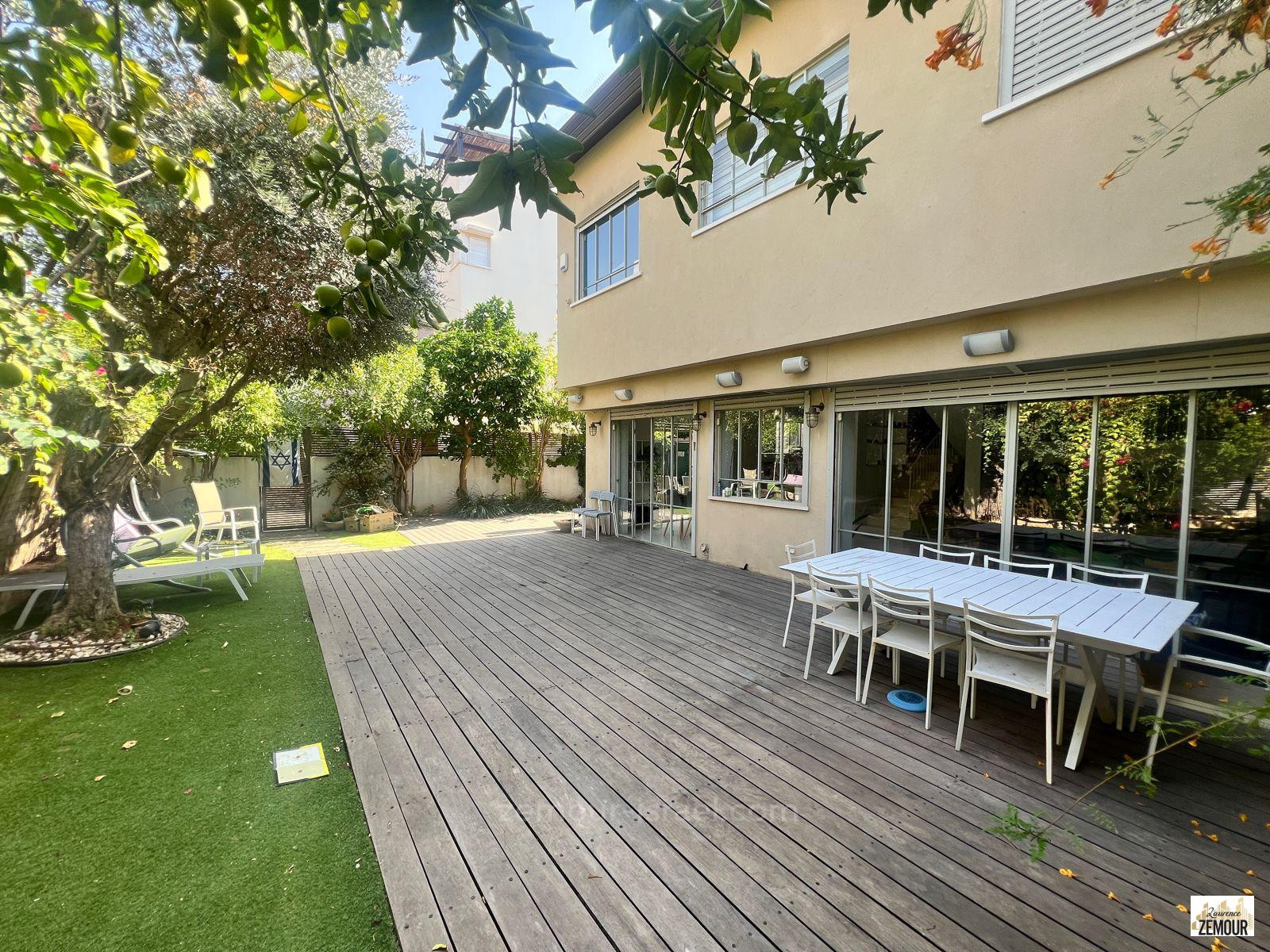 Casa de campo 7 cômodos Raanana Perto do centro 60-IBL-1367