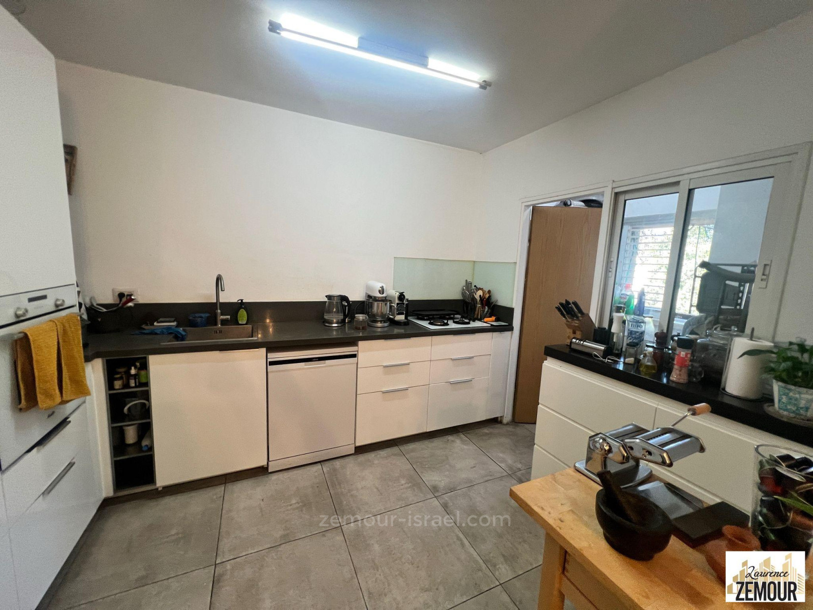 Apartamento 4 cômodos Herzliya Centro da cidade 60-IBL-1371