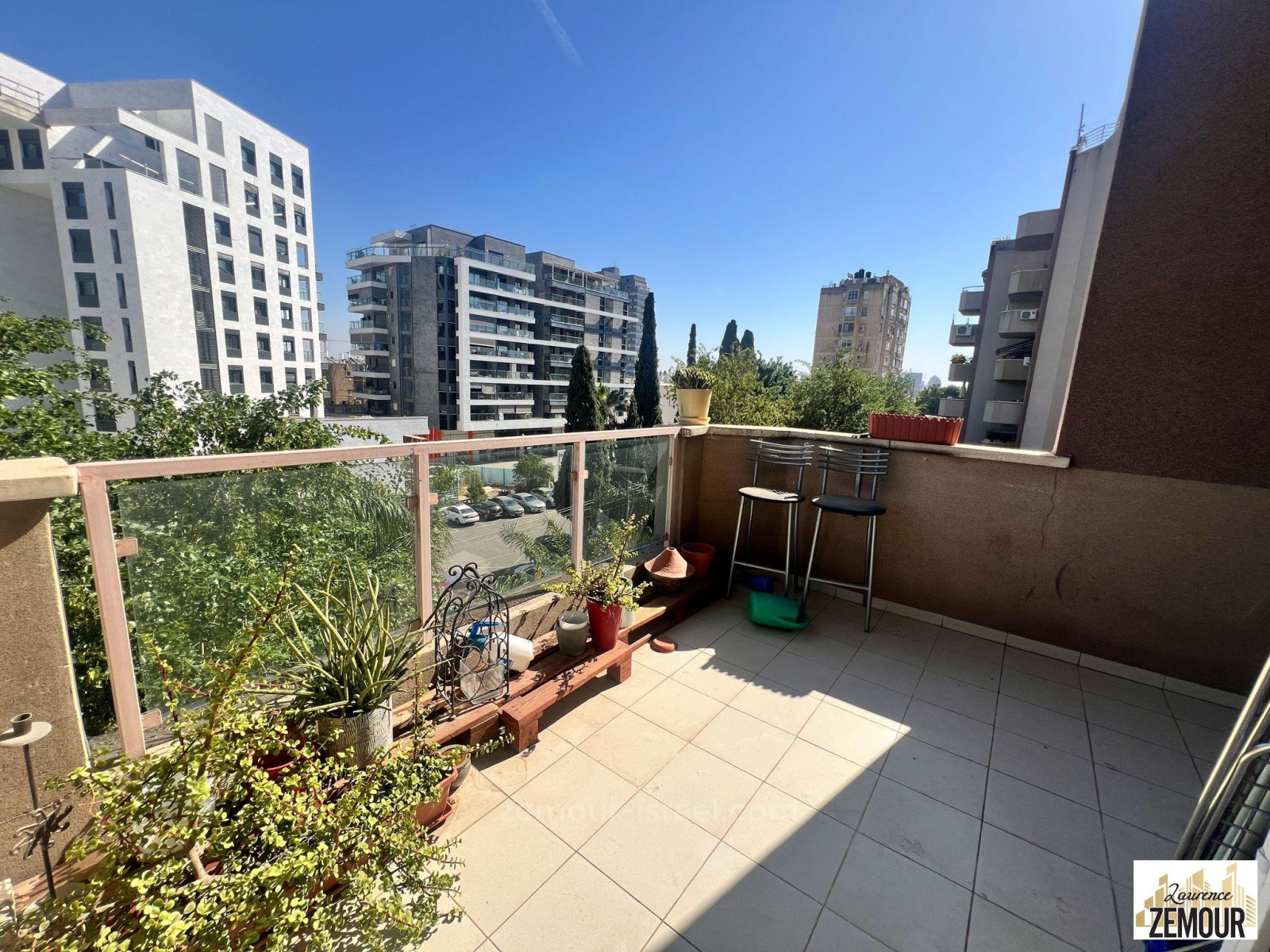 Apartamento 4 cômodos Herzliya Centro da cidade 60-IBL-1371