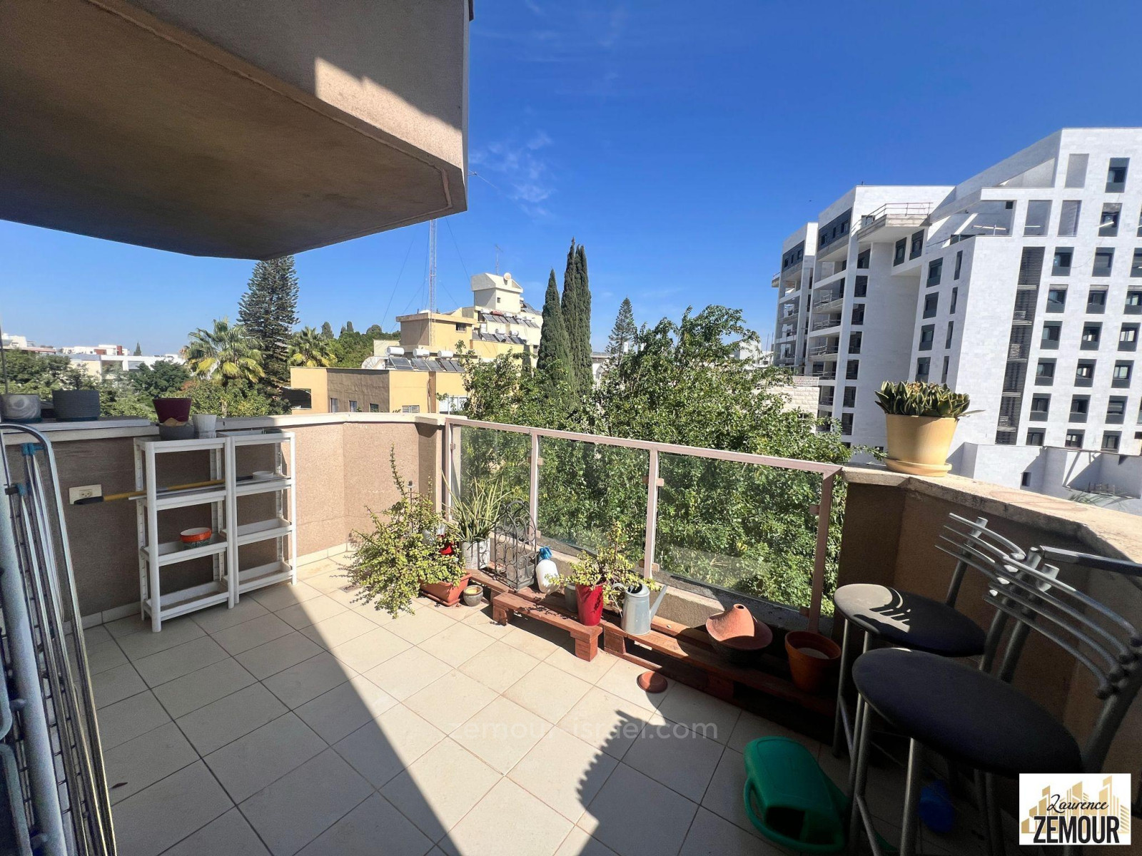Apartamento 4 cômodos Herzliya Centro da cidade 60-IBL-1371