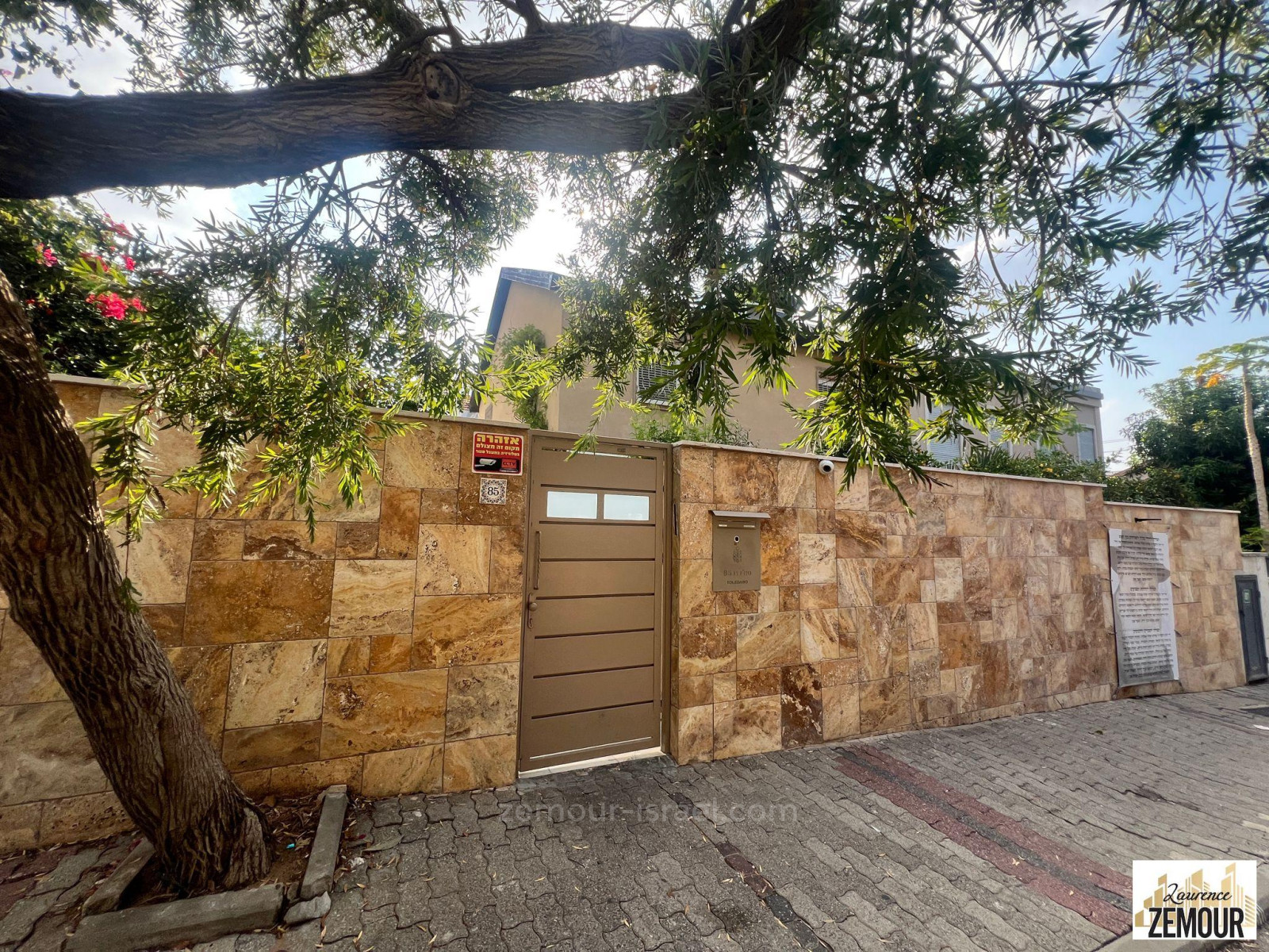 Casarão 5.5 cômodos Raanana Est 60-IBL-1373