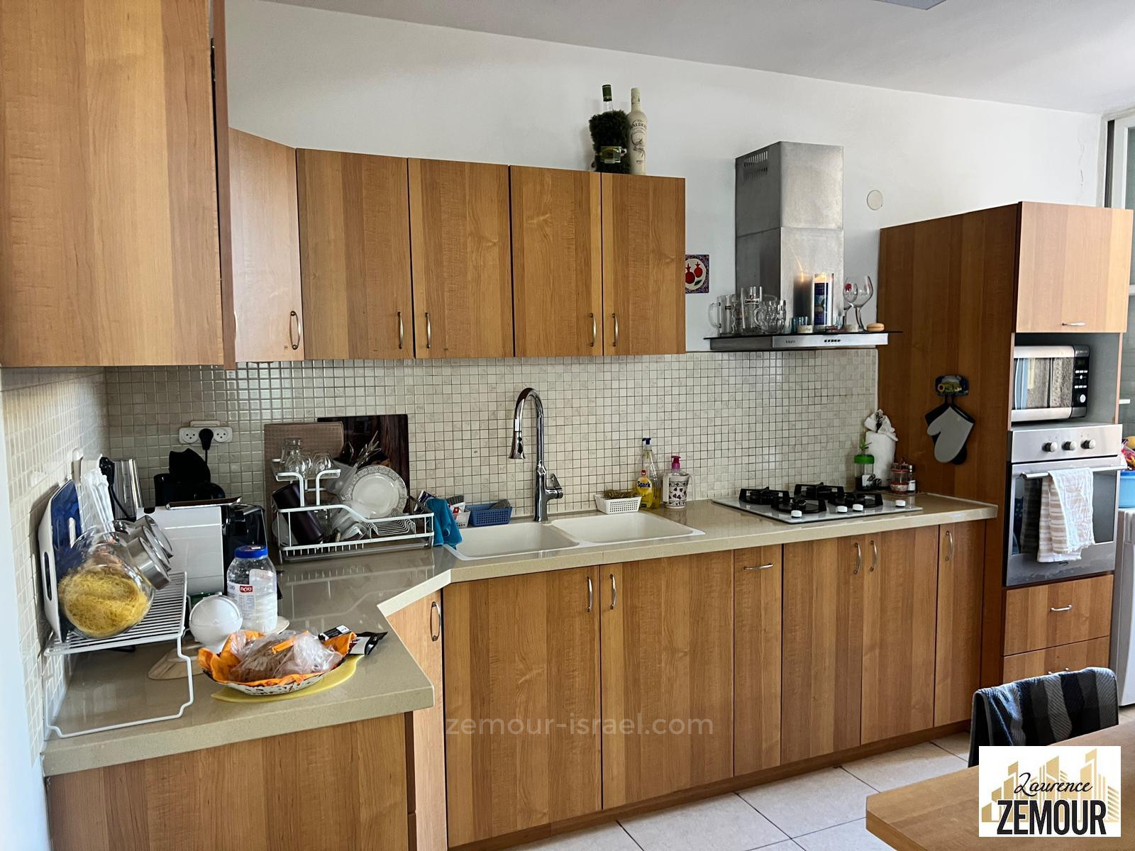 Apartamento 3 cômodos Herzliya Centro da cidade 60-IBL-1375