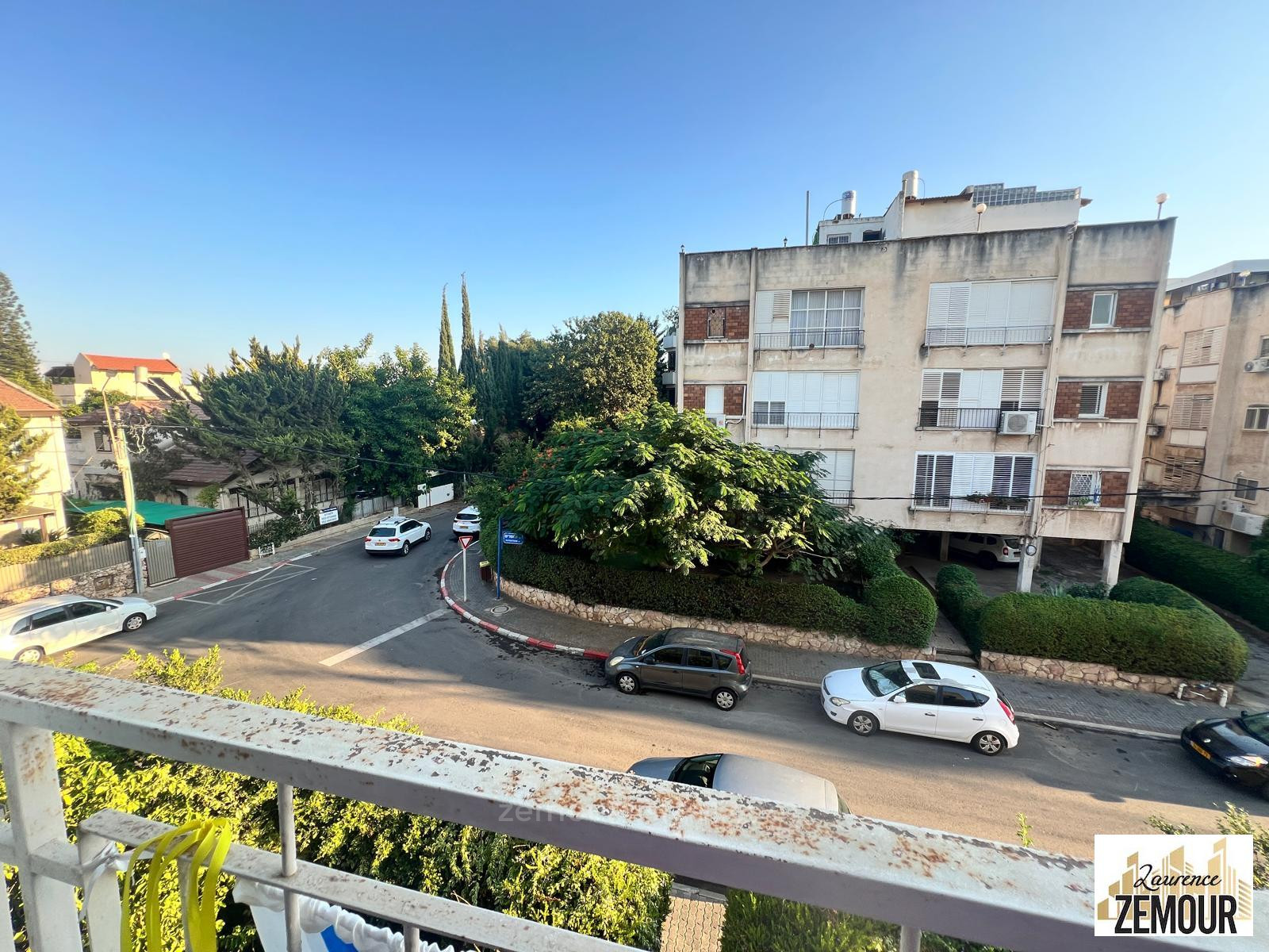 Apartamento 3 cômodos Herzliya Centro da cidade 60-IBL-1375