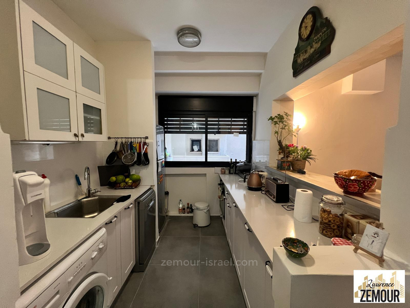 Apartamento 3 cômodos Tel Aviv Bazel 60-IBL-1380