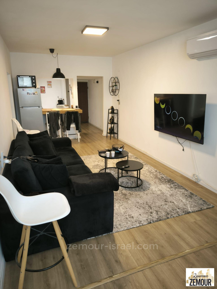 Apartamento 3 cômodos Netanya Centro da cidade 60-IBL-1382