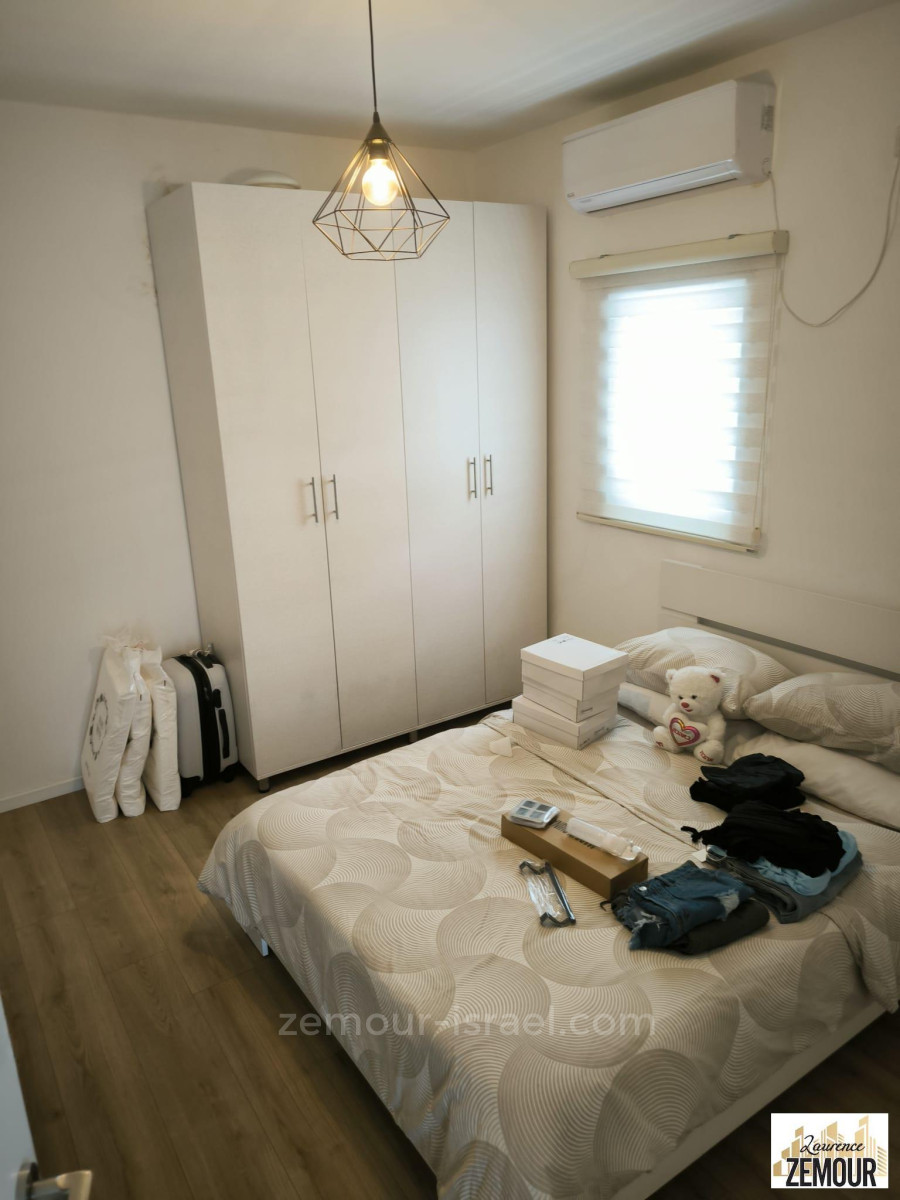 Apartamento 3 cômodos Netanya Centro da cidade 60-IBL-1382