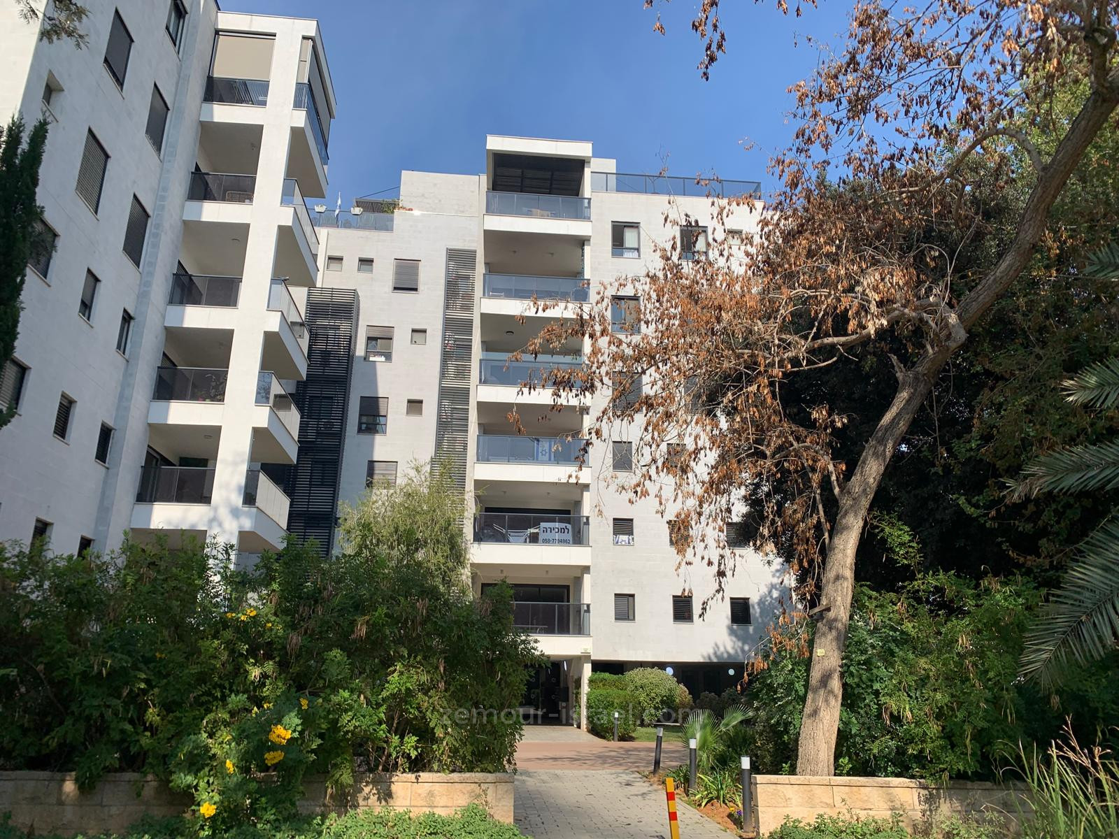 Apartamento 6 cômodos Raanana Perto de Ha-Nessiim 60-IBL-1395