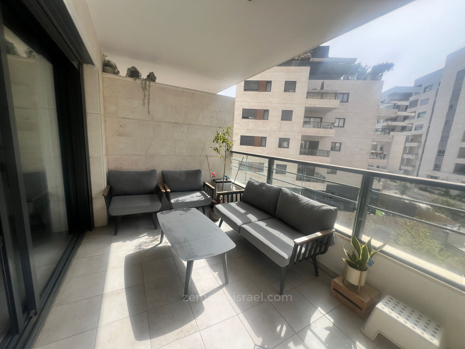 Apartamento 5 cômodos Raanana Est 60-IBL-1412