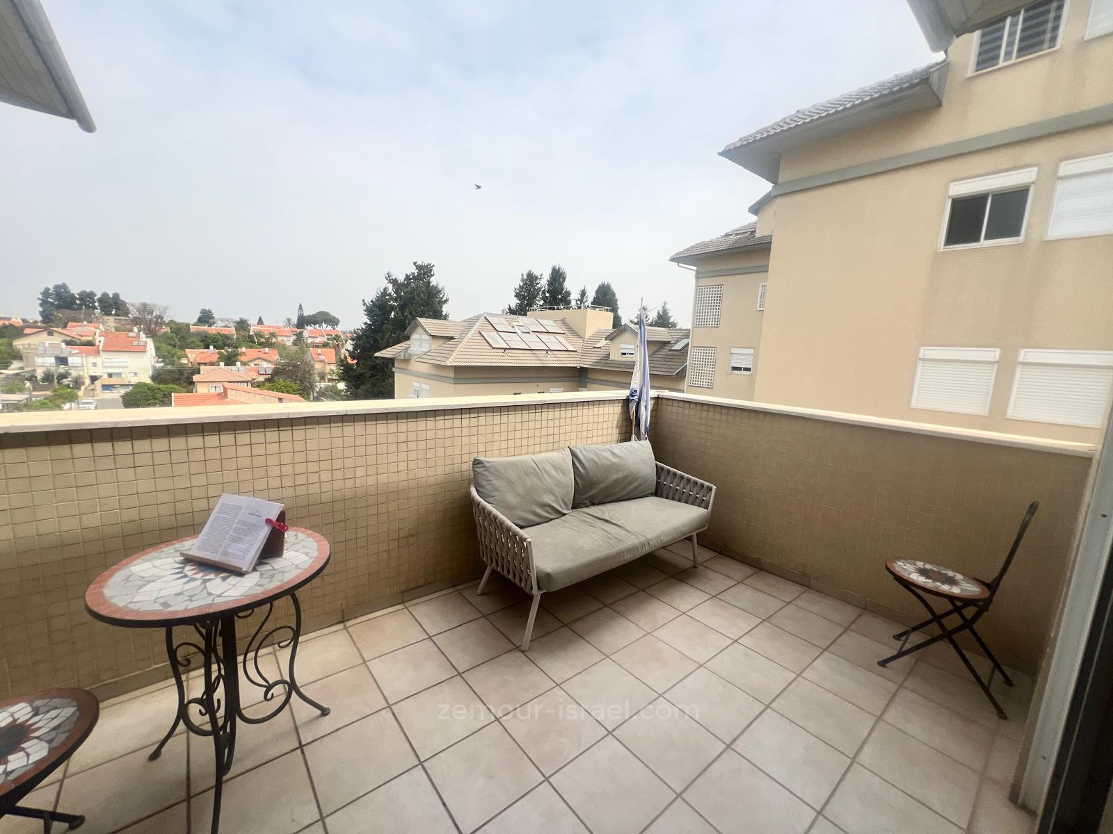 Duplex 5.5 cômodos Kfar Saba Rom Ayir 60-IBL-1413