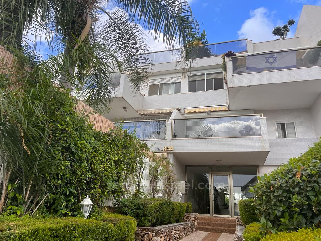 Apartamento garden 5 cômodos Raanana 2003 60-IBL-1416