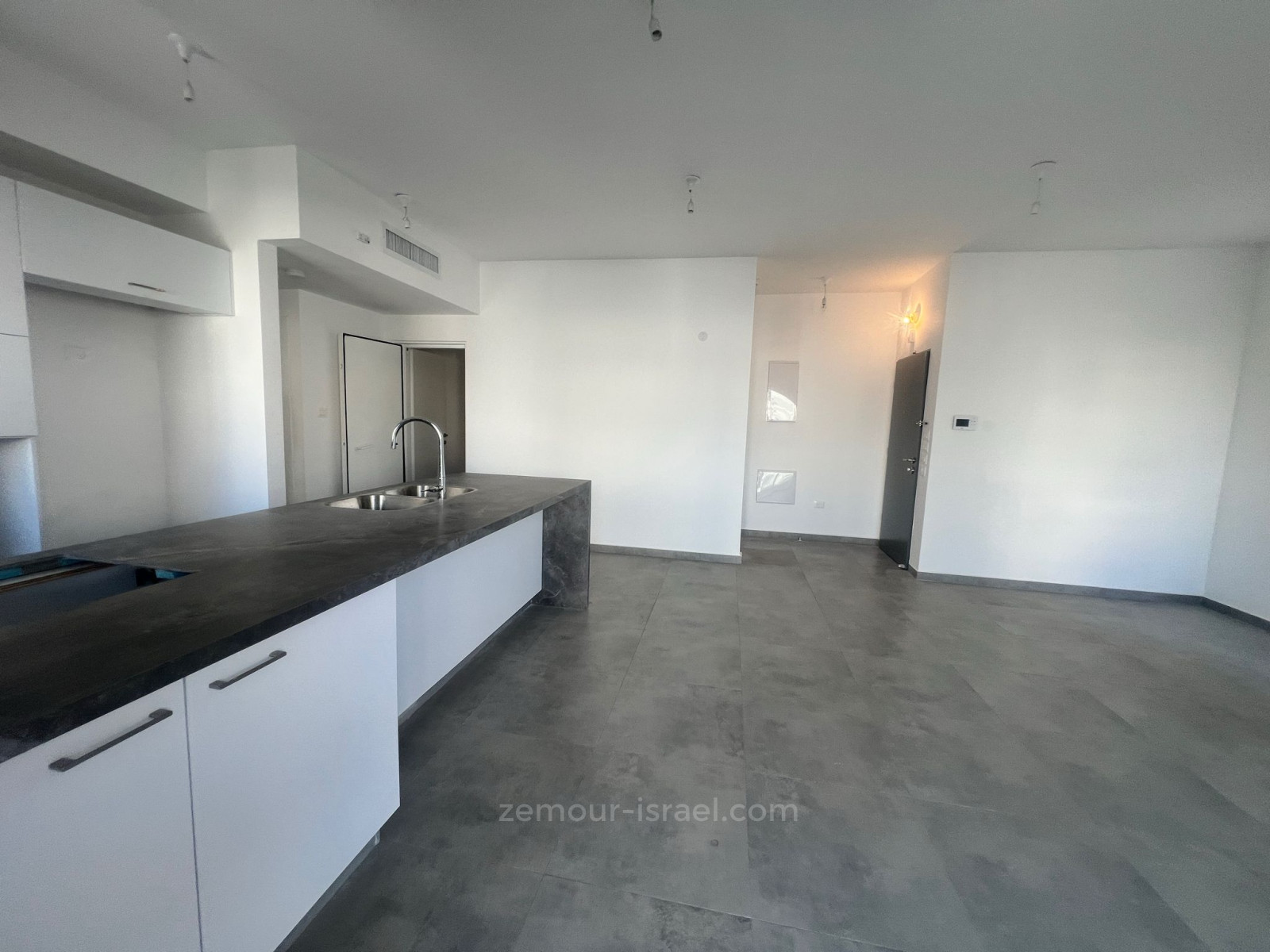 Apartamento 4 cômodos Raanana Est 60-IBL-1420