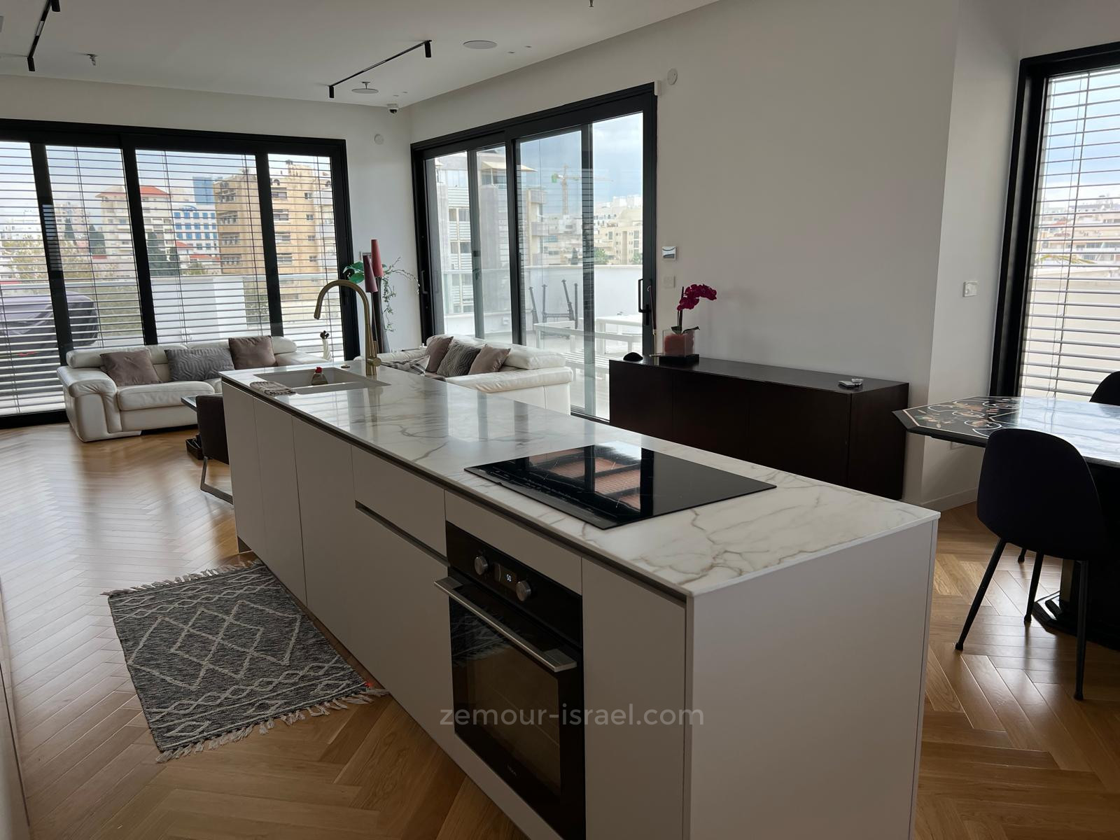 Cobertura 4 cômodos Raanana Perto de Yad Labanim 60-IBL-1430