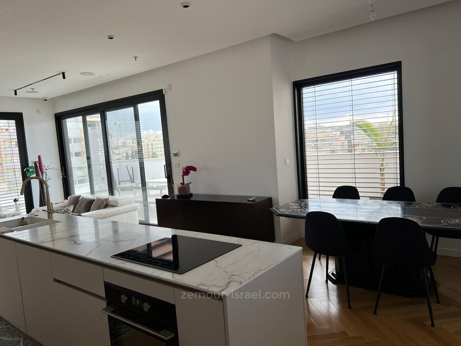 Cobertura 4 cômodos Raanana Perto de Yad Labanim 60-IBL-1430