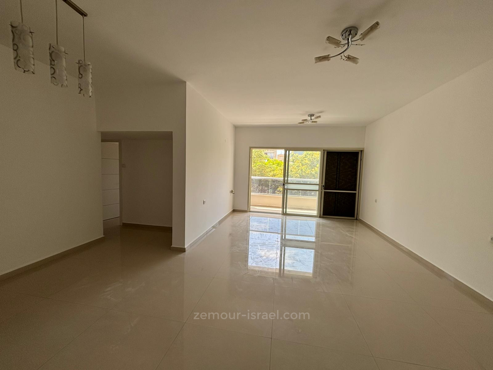 Apartamento 4 cômodos Raanana Est 60-IBL-1431