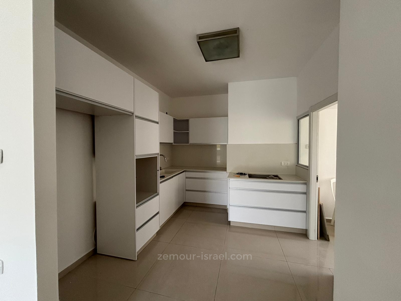 Apartamento 4 cômodos Raanana Est 60-IBL-1431