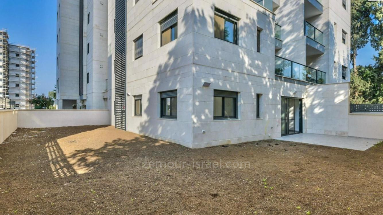 Apartamento garden 5 cômodos Raanana Est 60-IBL-1434
