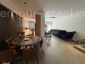 Venda Apartamento garden Raanana