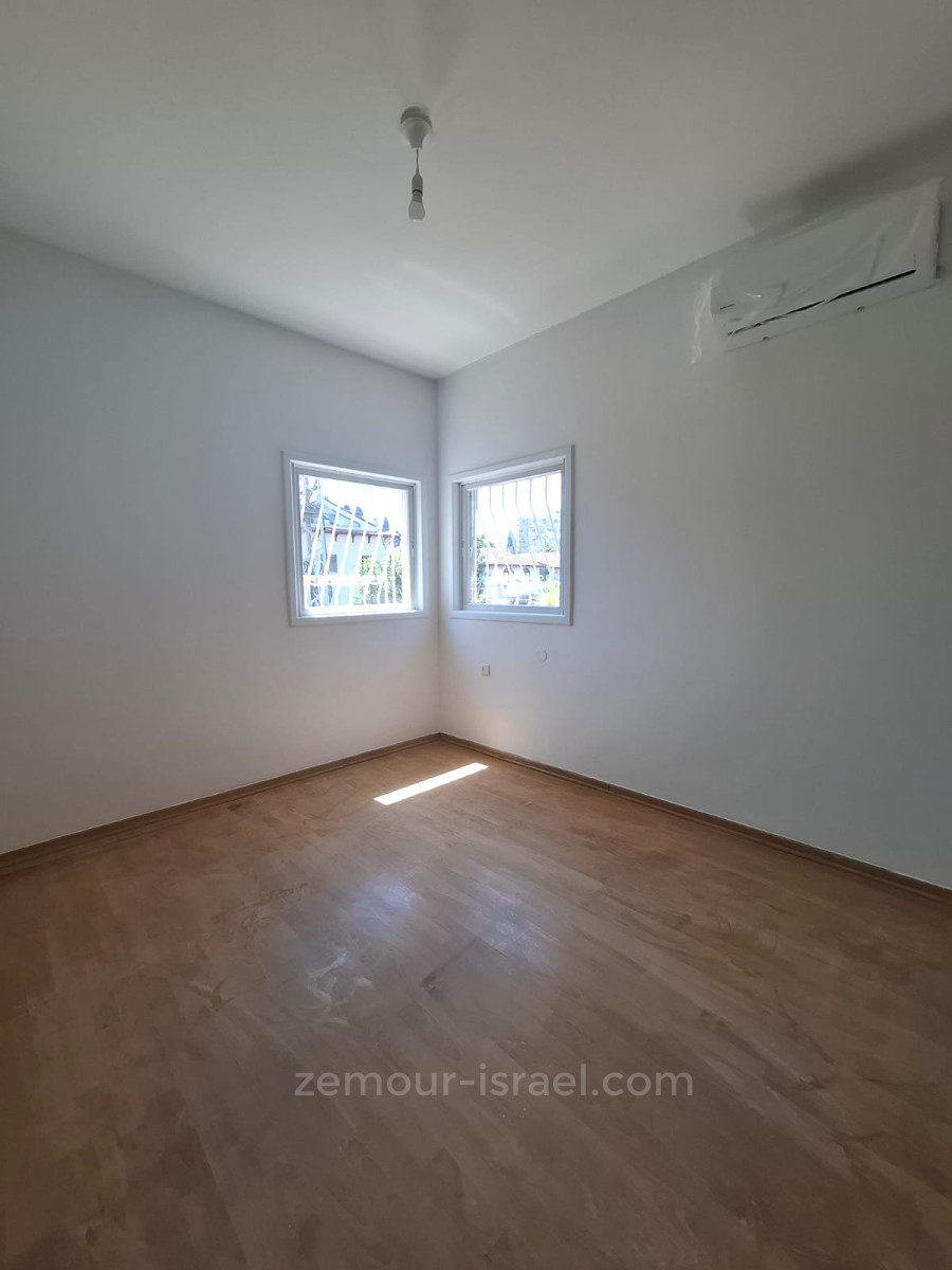 Apartamento 5 cômodos Raanana Est 60-IBL-1439