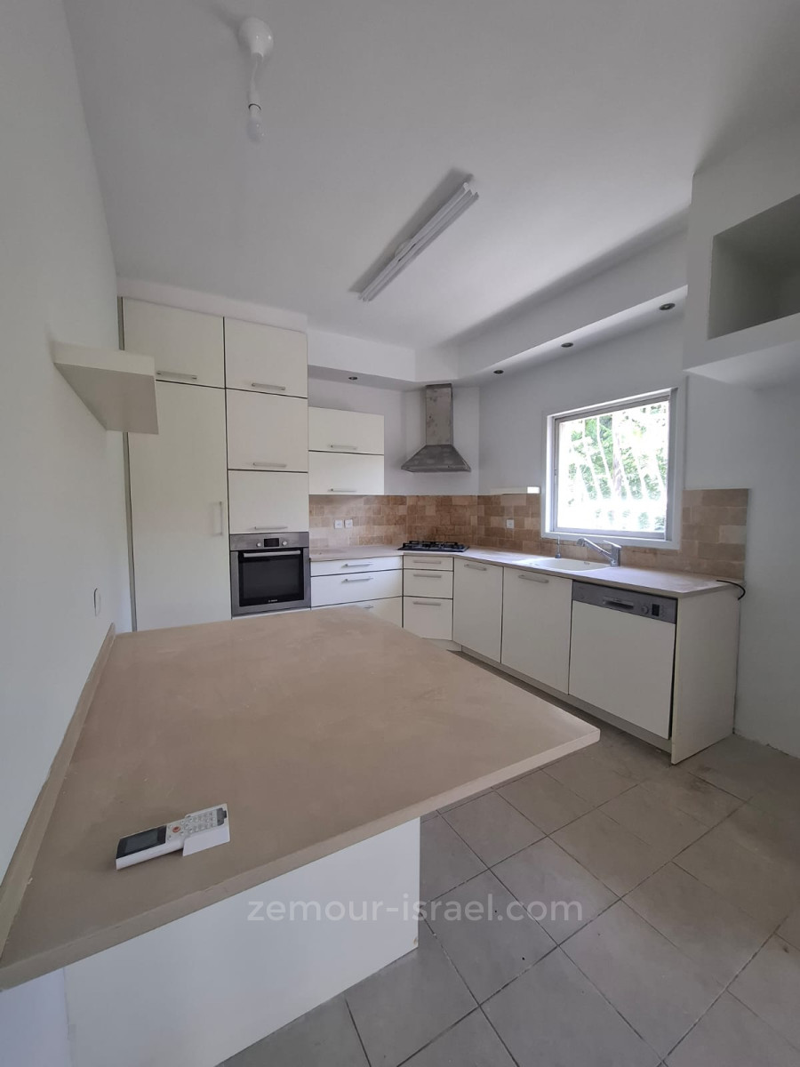 Apartamento 5 cômodos Raanana Est 60-IBL-1440
