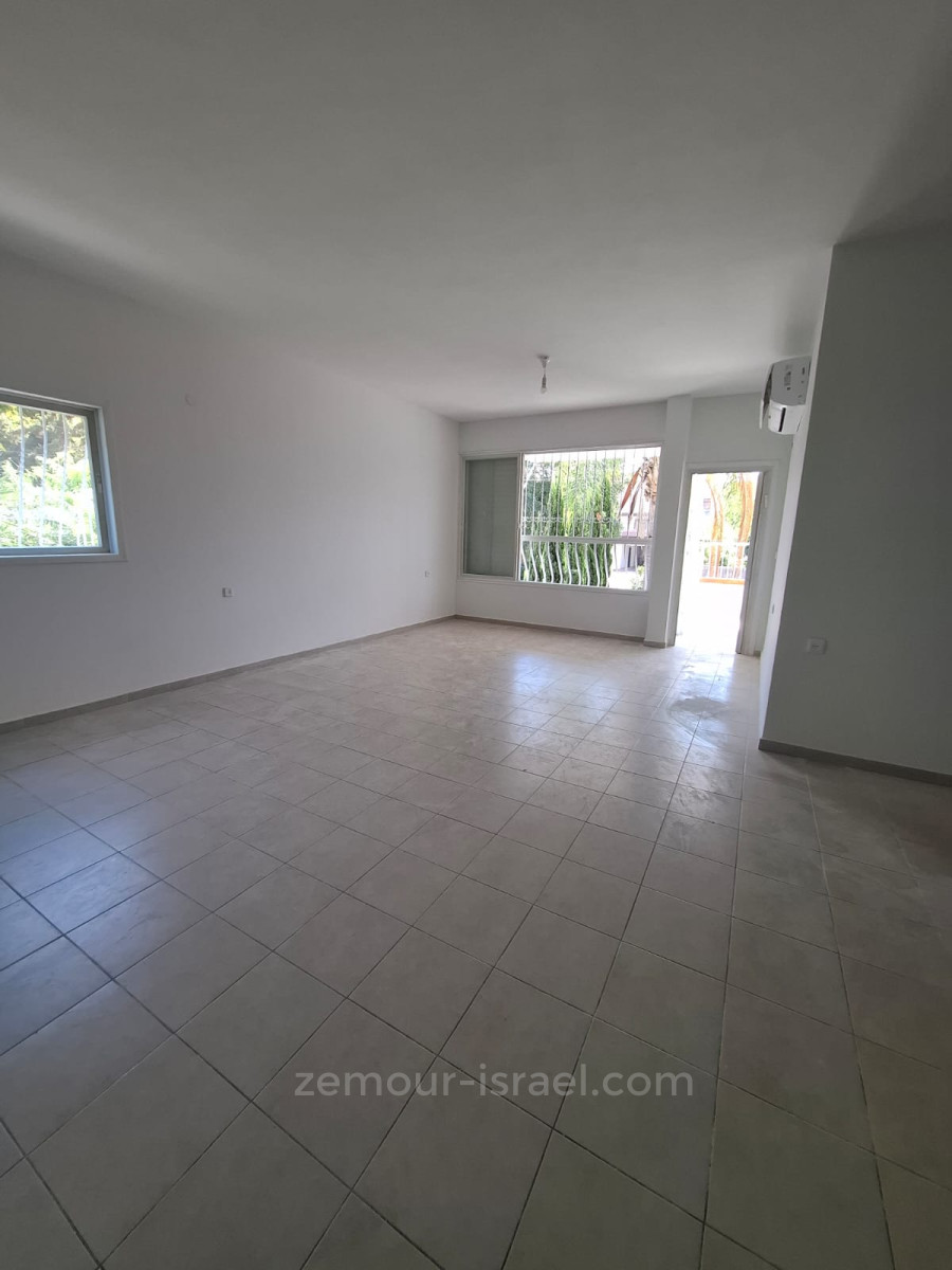 Apartamento 5 cômodos Raanana Est 60-IBL-1440
