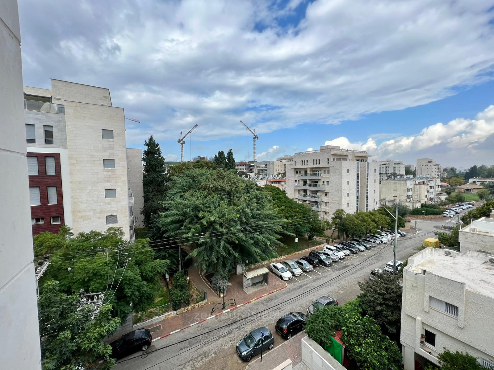 Apartamento 4 cômodos Raanana Perto de Ha-Nessiim 60-IBL-1441