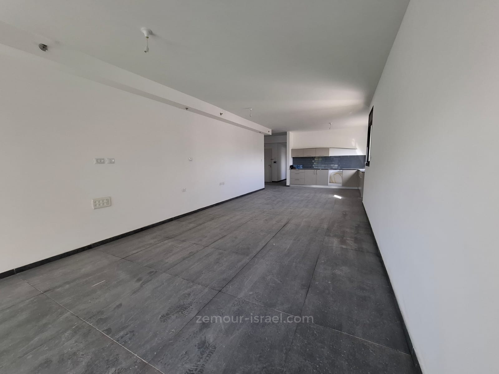 Apartamento 4 cômodos Raanana Perto de Ha-Nessiim 60-IBL-1441