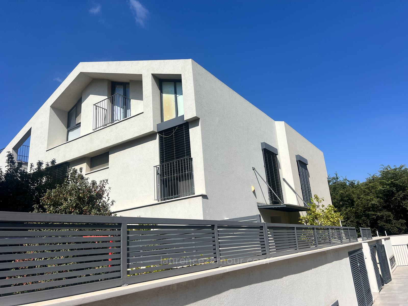 Casarão 6.5 cômodos Raanana 2003 60-IBL-1450