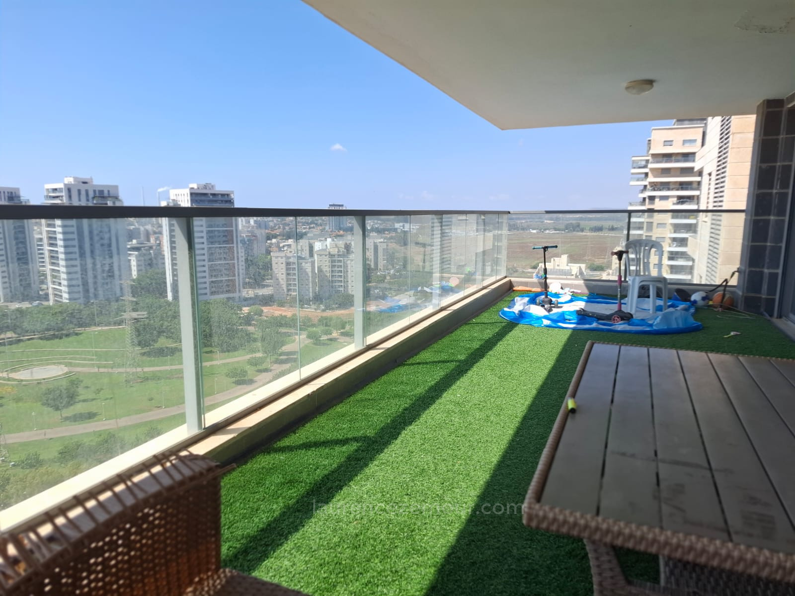 Apartamento 4 cômodos Hadera Bairro do Parque 60-IBL-1452