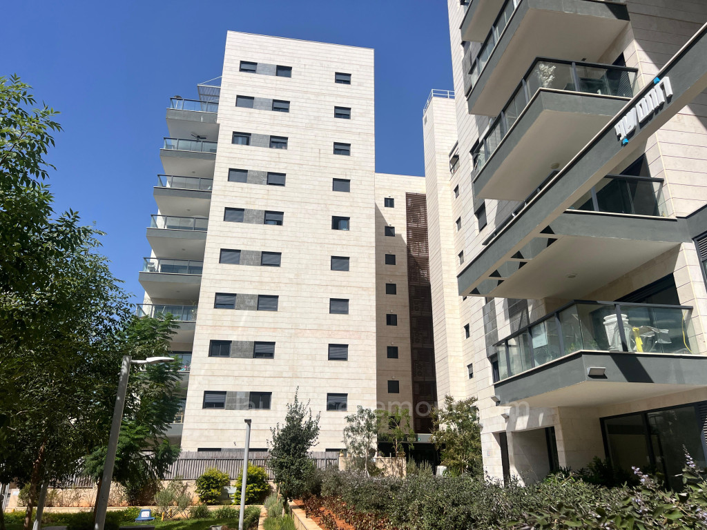 Apartamento 3 cômodos Raanana Près de Merkaz Golan 60-IBL-1456