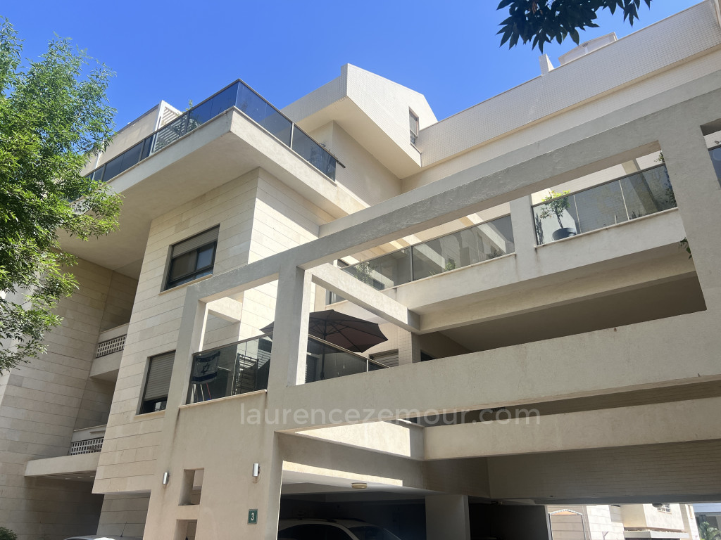 Apartamento 3 cômodos Raanana Est 60-IBL-1460