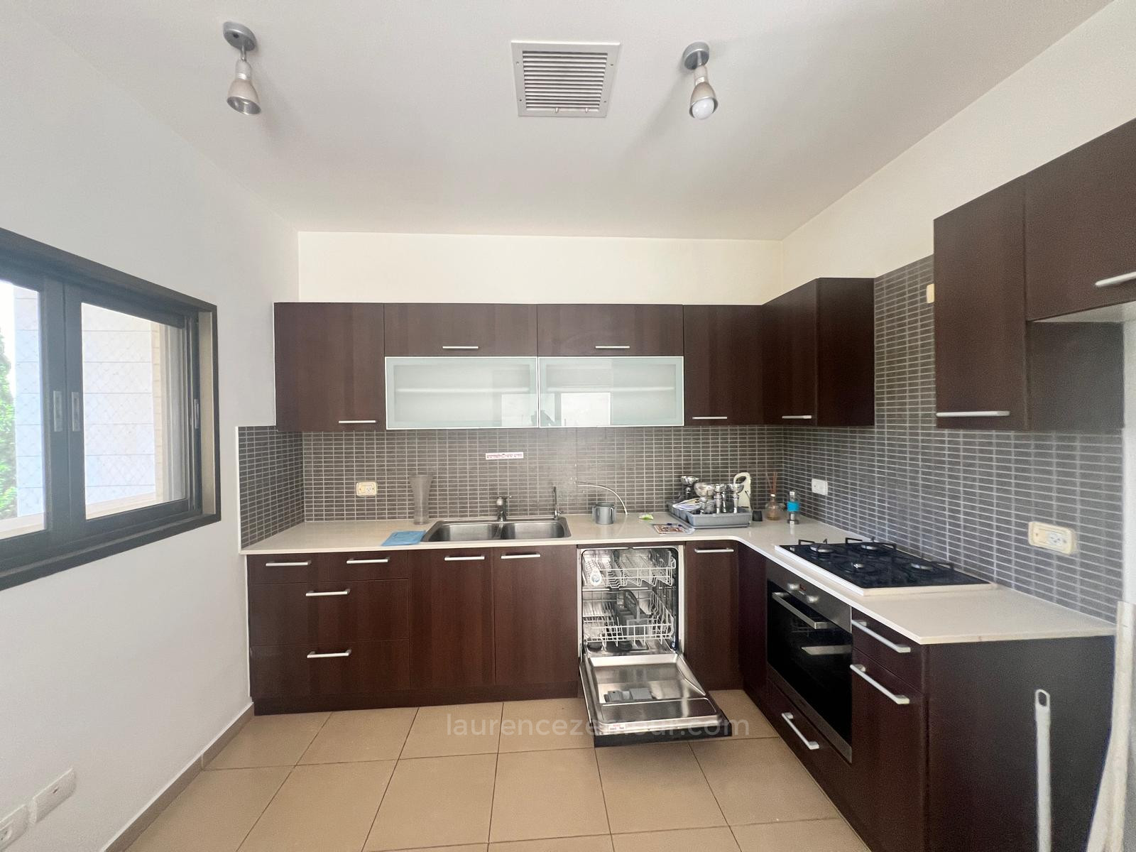 Apartamento 3 cômodos Raanana Est 60-IBL-1460