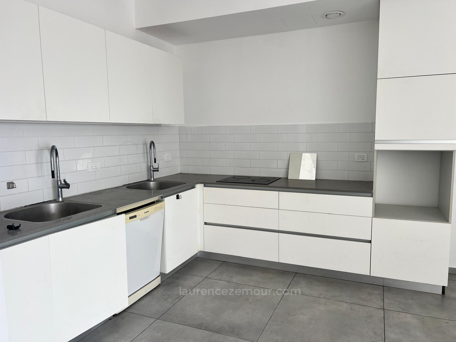 Apartamento 5 cômodos Herzliya Centro da cidade 60-IBL-1461