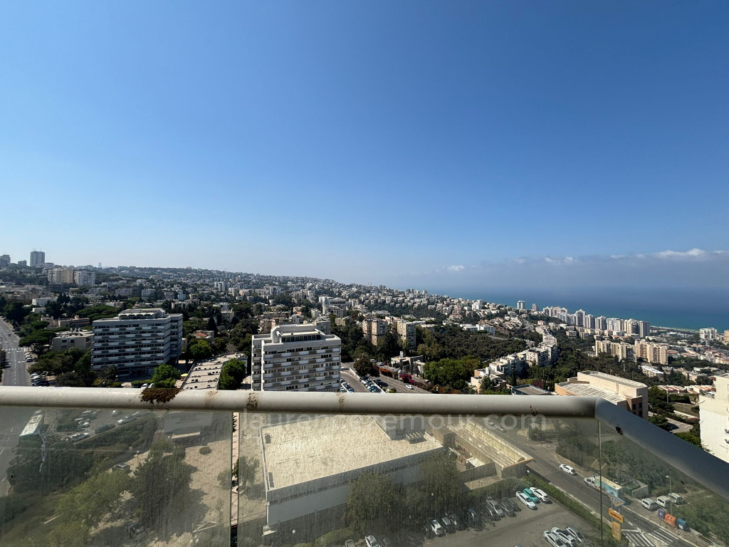 Apartamento 4 cômodos Haifa centro-Carmelo 60-IBL-1465