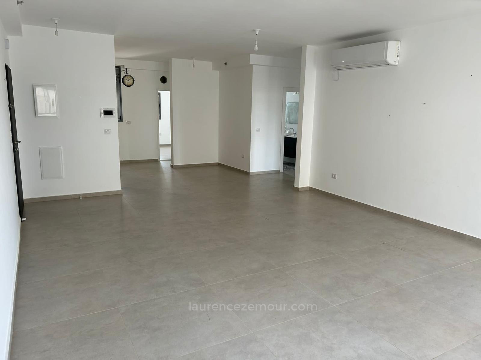 Apartamento 4 cômodos Raanana Est 60-IBL-1466