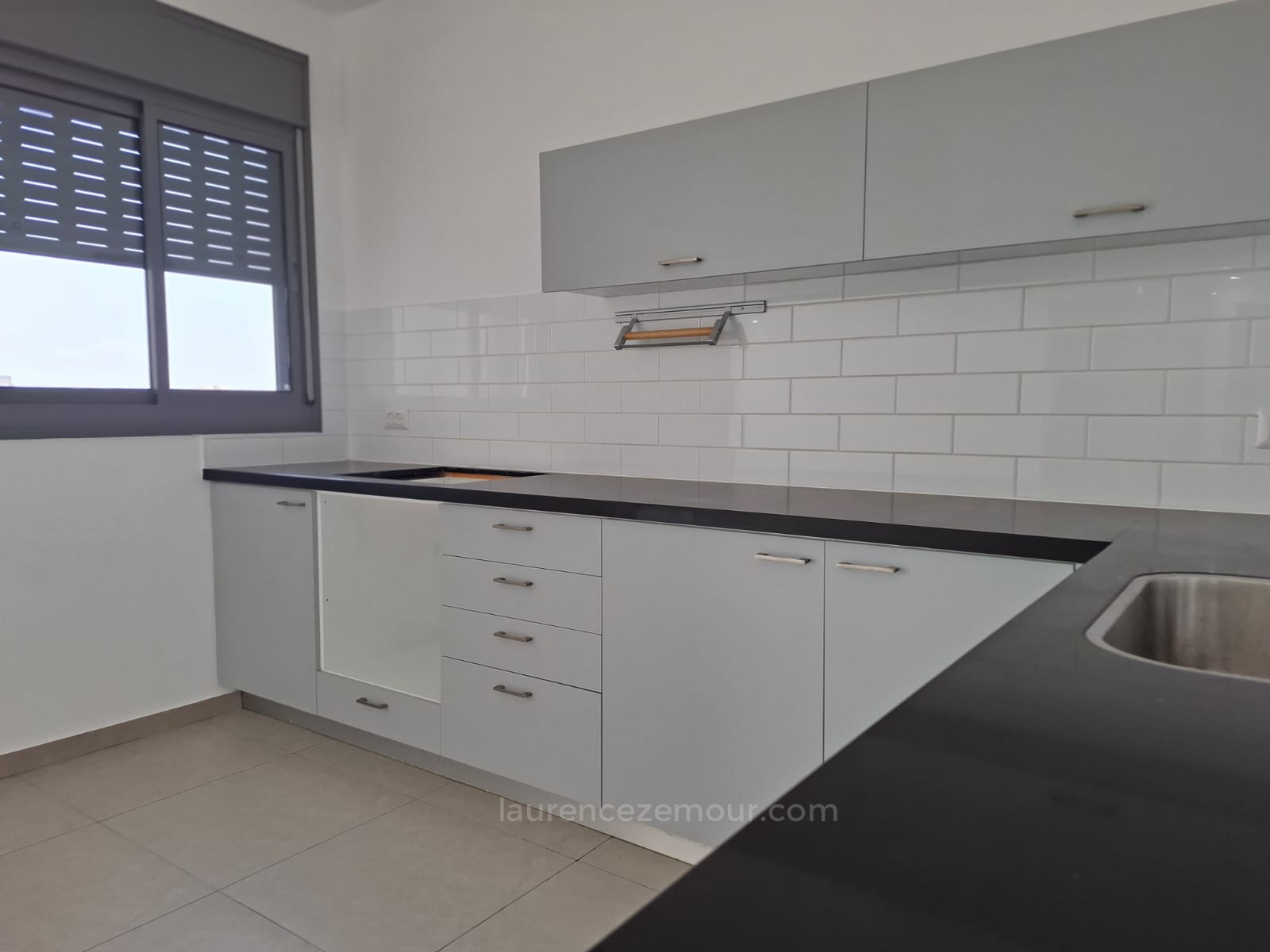 Apartamento 2 cômodos Netanya Centro da cidade 60-IBL-1473