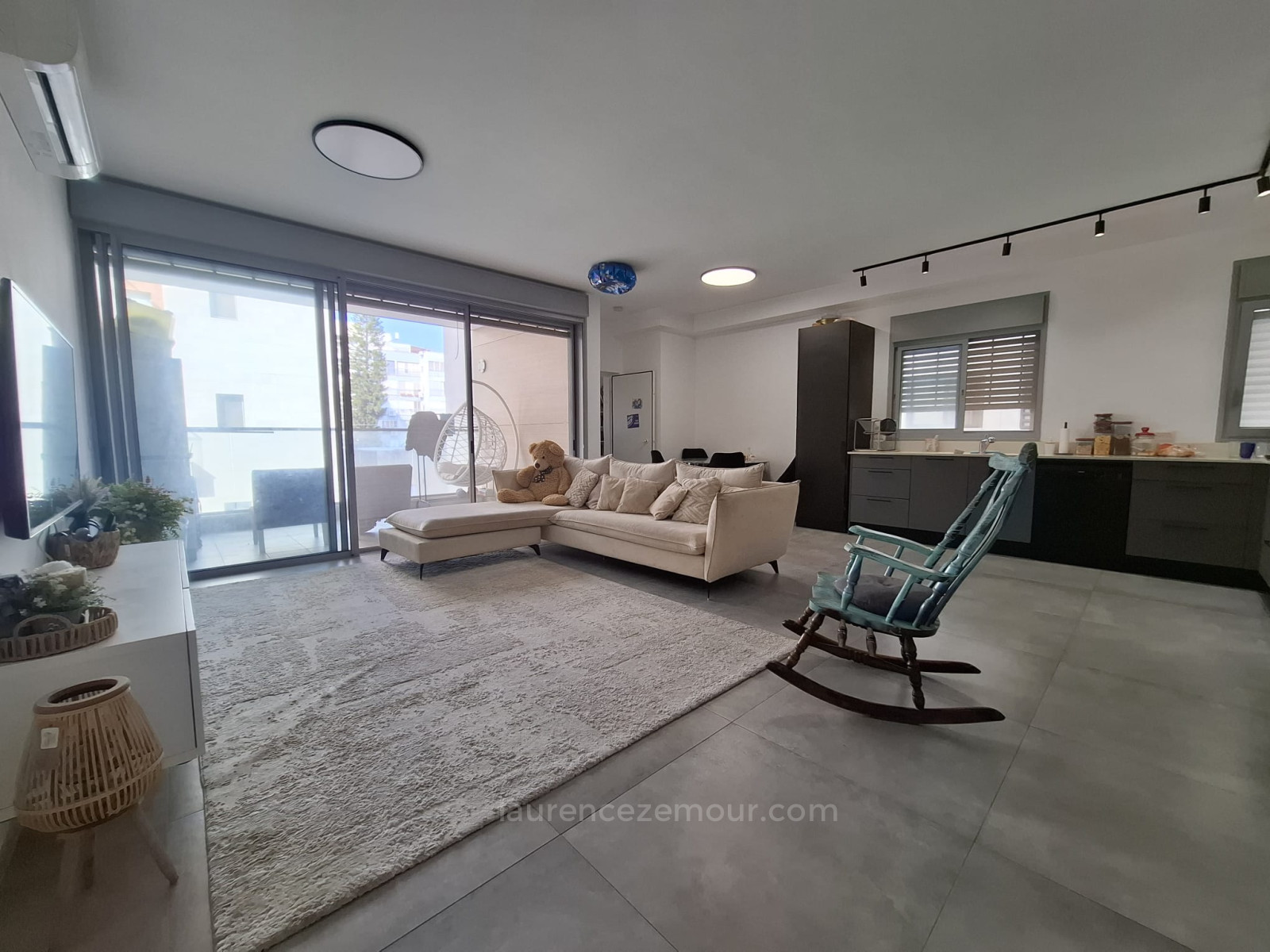 Apartamento 4 cômodos Raanana Est 60-IBL-1475