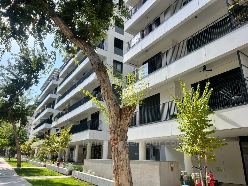 Apartamento 4 cômodos Tel Aviv Kikar Hamedina 60-IBL-1479