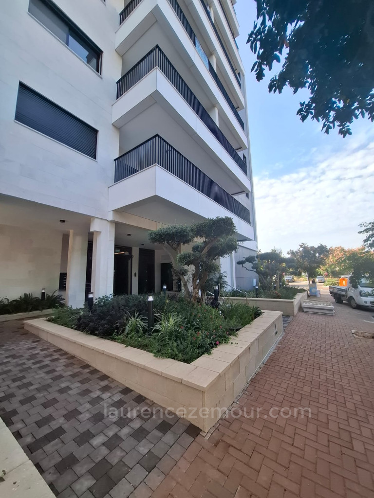 Apartamento 3 cômodos Raanana Est 60-IBL-1482