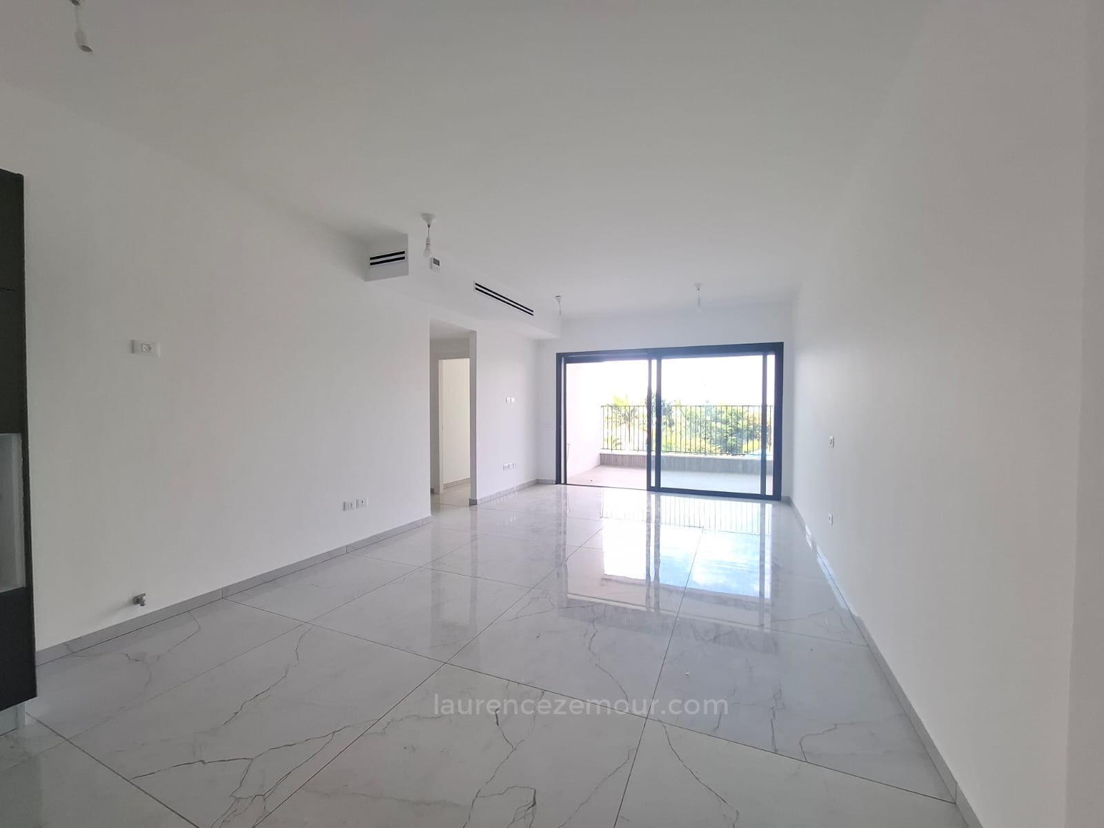 Apartamento 3 cômodos Raanana Est 60-IBL-1482